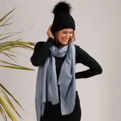 Black Cashmere Fur Pom Pom Hat -Elegant Scarf Store black cashmere bobble hat model