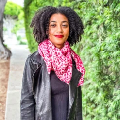 Pink Leopard Print Cashmere And Silk Wrap -Elegant Scarf Store pink leopard print cashmere silk scarf model 1